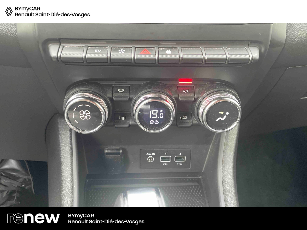 Renault Captur E-Tech 145 — photo 21