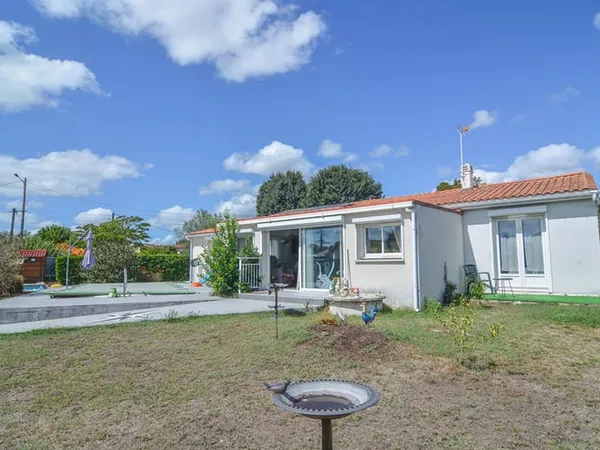 Maison familiale Saint Medard En Jalles - 3 chambres et un bureau, piscine - Parcelle de 1 161m2