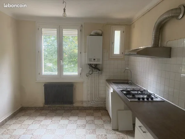 F3 à louer, 1er étage