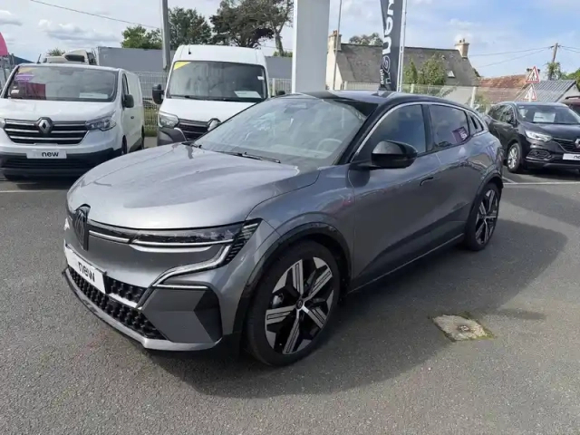 Renault Megane e-tech 220 ch autonomie confort gsr2 — photo 4