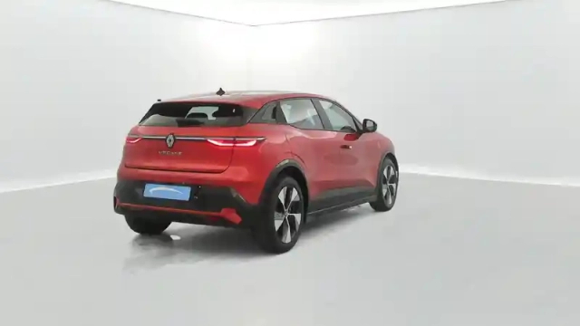 Renault Megane e-tech ev40 130ch standard charge — photo 5