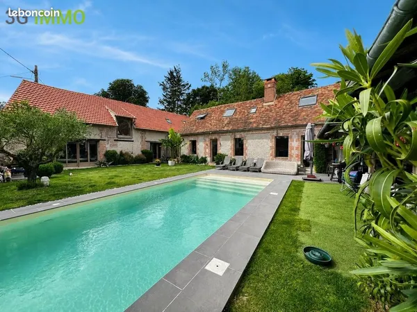 Ancien corps de ferme rénové | 280 m² | Terrasse et piscine