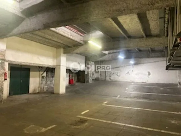 Entrepôt 298 m²