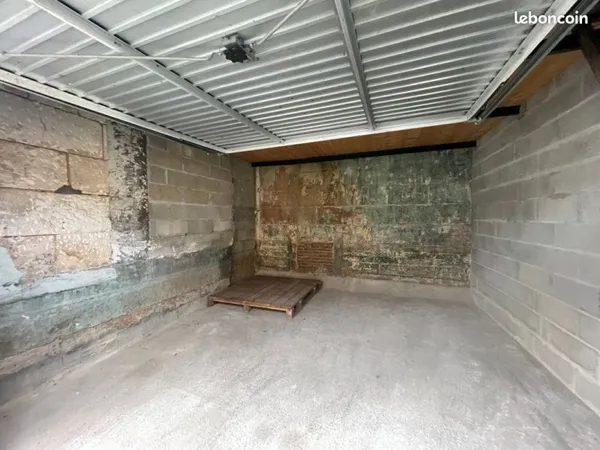 Parking/box 15 m² Saintes