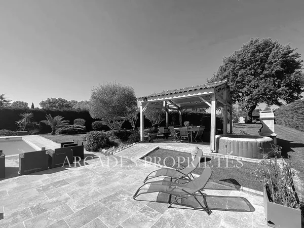 Maison 8 pièces 223 m²