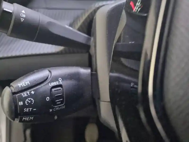 Peugeot 208 puretech 75 s&amp;s bvm5 — photo 25