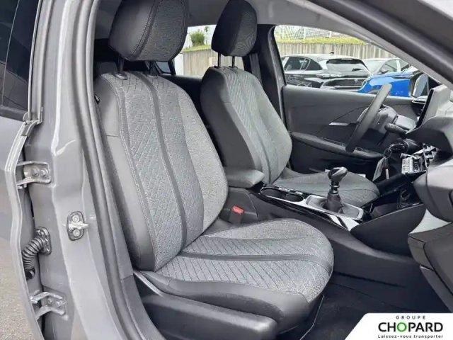 Peugeot 208 turbo 100 ch bvm6 — photo 16