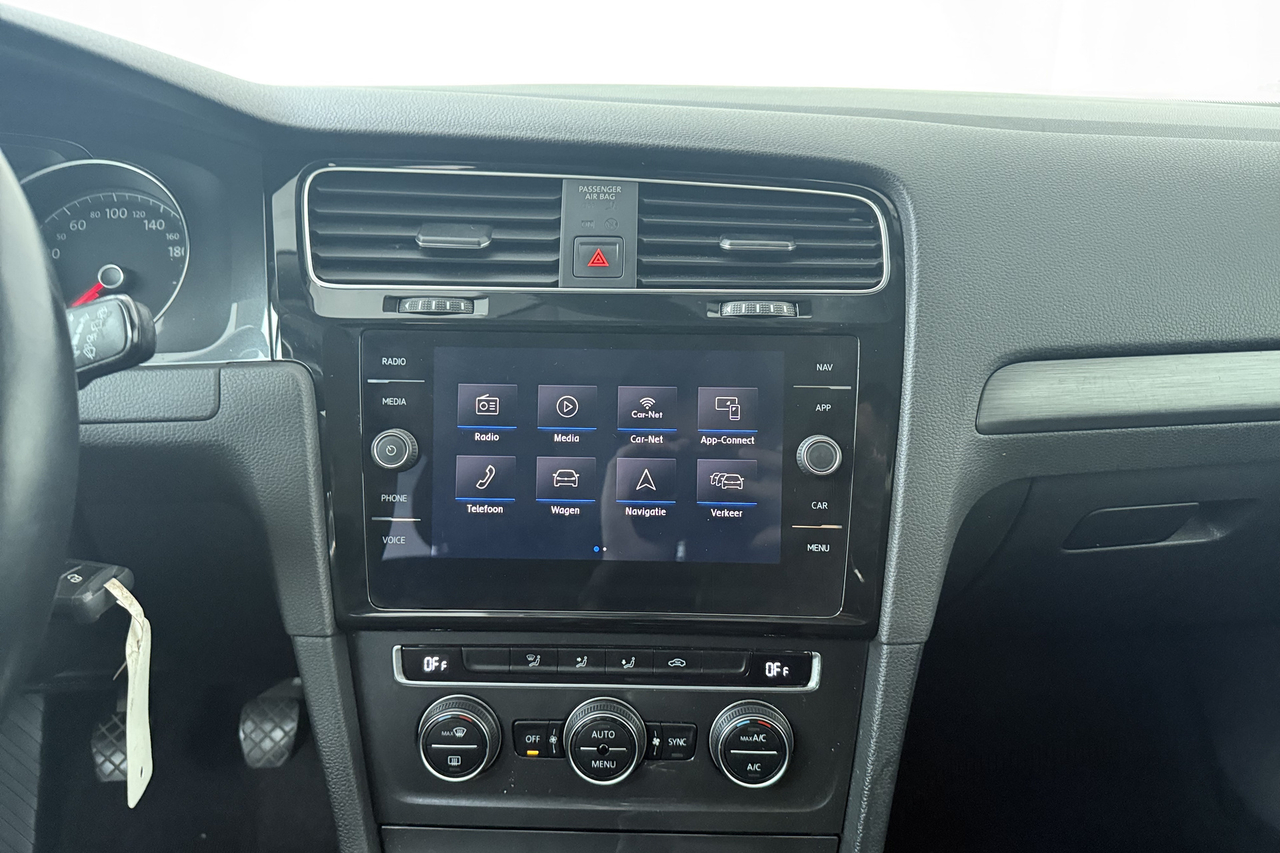 Volkswagen Golf 7 — photo 11