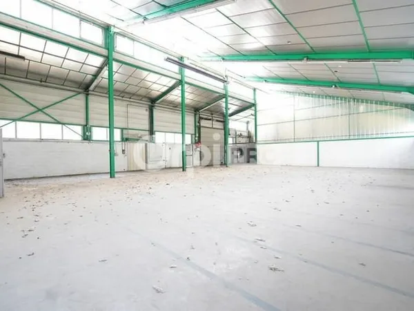 Local d'activité 1370 m²