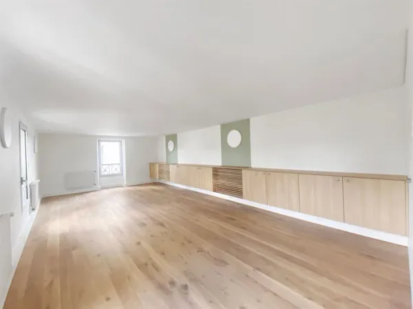 Bureau 82 m²