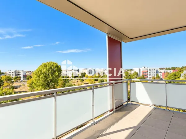 DERNIER ETGAE APPARTEMENT 3 PIECES AVEC 21 M2 DE TERRASSE ET DEUX PLACES DE PARKINGS