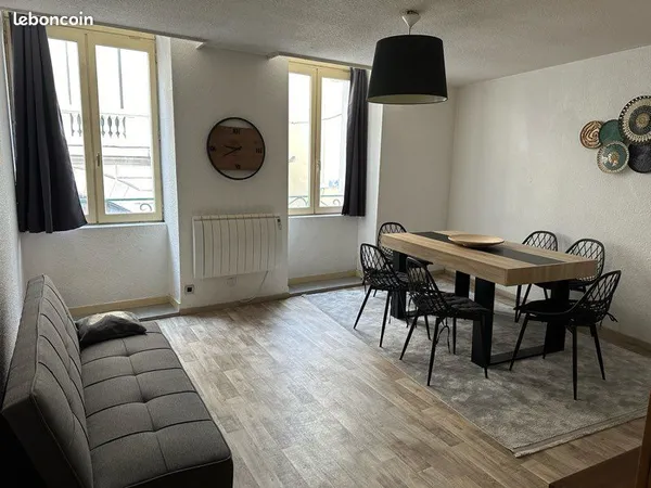 Appartement de type 3 au 1er étage sans ascenseur meublé centre historique