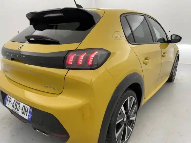 Peugeot 208 puretech 130 s&amp;s eat8 — photo 31