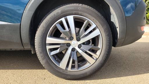 Peugeot 5008 1.2 PureTech 130 EAT8 - Allure Pack – 2023 – 27094 km – Essence – Boîte Automatique — photo 14