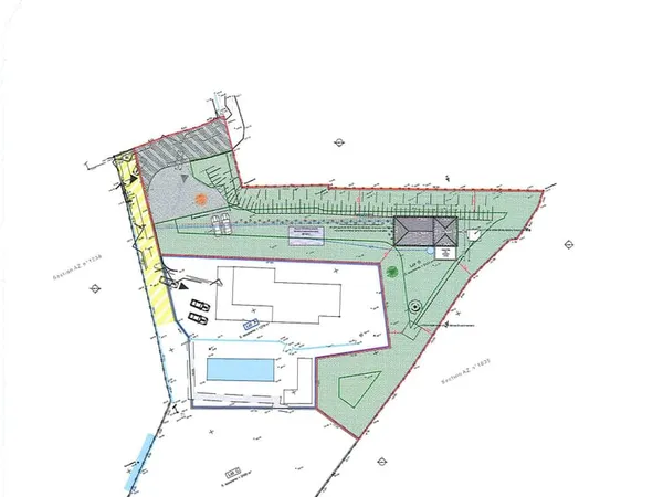 SAINT MAXIMIN - T 2122m²