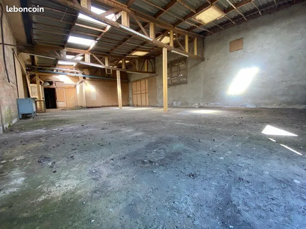Local entrepôt 150m2 Thorigné sur dué
