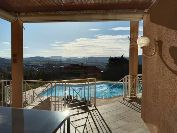 Maison 9 pièces 263 m²