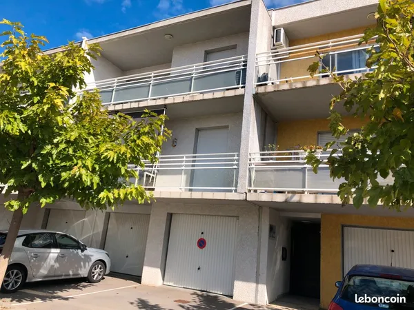 2 pièces à l'année - grand garage et parking