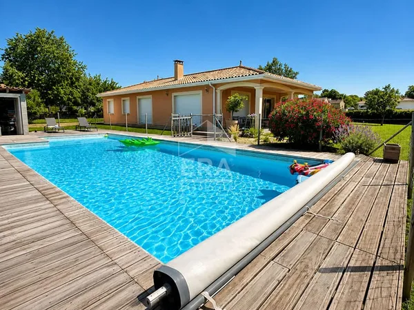 Maison récente 4 pièces avec piscine à vendre à Saint Ciers sur Gironde