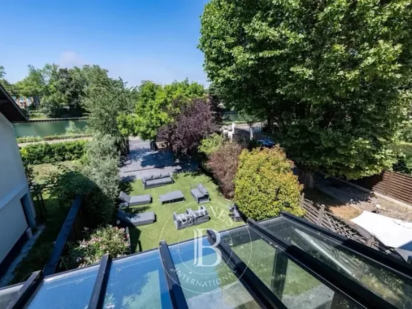 Maison 8 pièces 235 m²