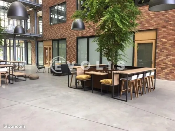 Bureau 241 m²