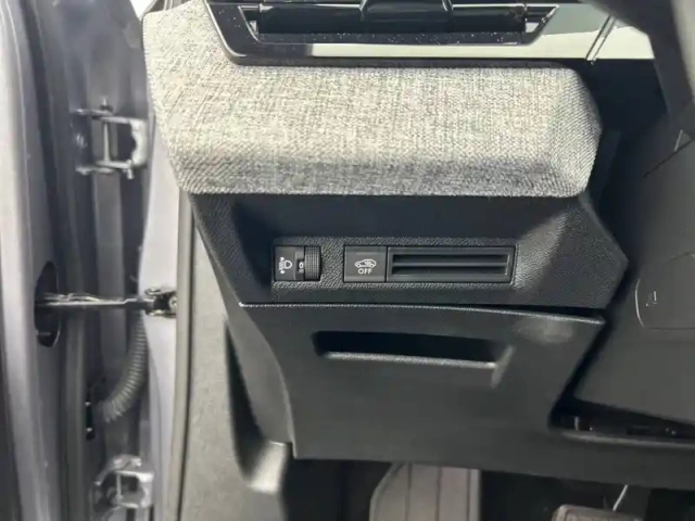 Peugeot 3008 hybrid 145 e-dcs6 — photo 44