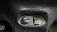 Toyota Yaris 100h Chic 5p — photo 21
