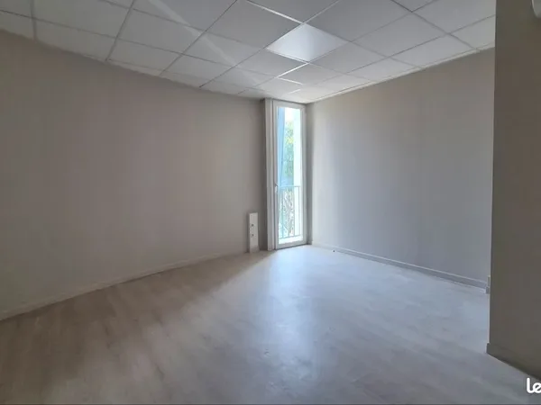 Hyères La Bayorre : Bureau 18m2