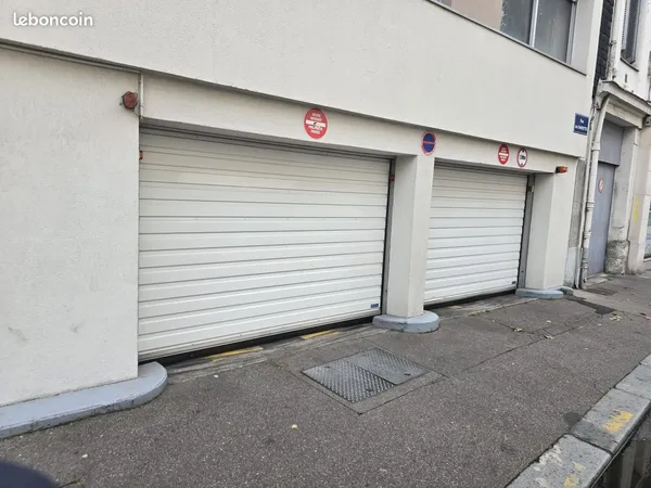 Place de parking place de Henry IV Libre de suite