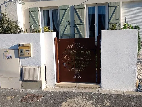 Urgent Maison