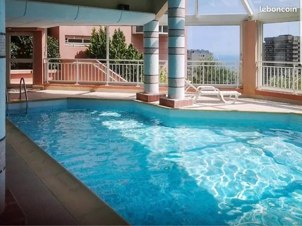BEAUSOLEIL - Très bel appartement meublé 30 m² - Vue mer - Piscine, sauna & hammam