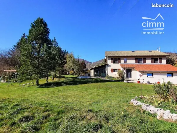 Propriété 7 pièces 215 m²