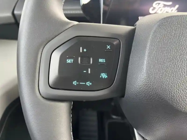 Ford Explorer 286ch extended range 79kwh pack premium rwd — photo 17