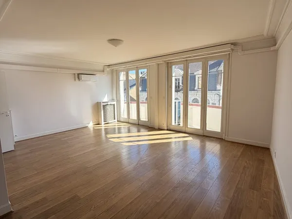 À louer Spacieux appartement T4 de 116 m2 en plein coeur de