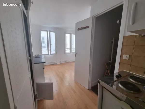 Studio 14,5 m² (Carrez) - Paris 17e Batignolles - sur cour - charges 45 /mois - 142 000 - vente dire