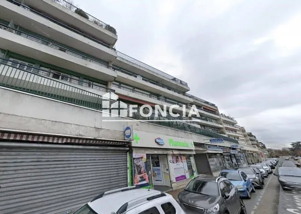 Local commercial 99 m²