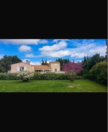 Maison avec grand jardin + piscine