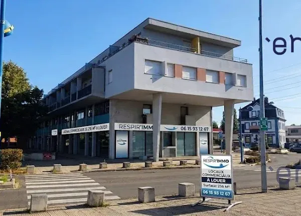 Local 6 pièces 282 m²
