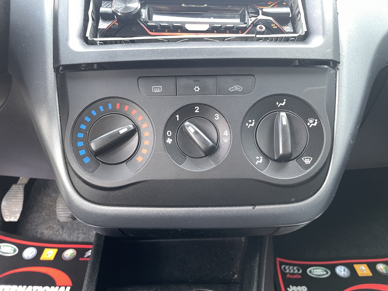 Fiat Grande punto 1.3 MULTIJET 16V 75CH CULT 3P occasion - Diesel - 2010 - 141 048 km - 4 990 € - Auneau (Eure-et-Loir) 992783481093 — photo 14