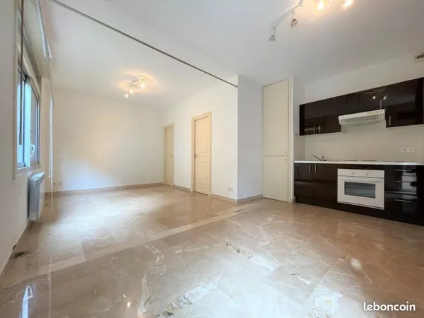 Studio 1 pièce 30 m²