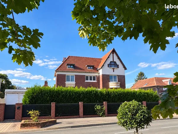 Maison 8 pièces 250 m²