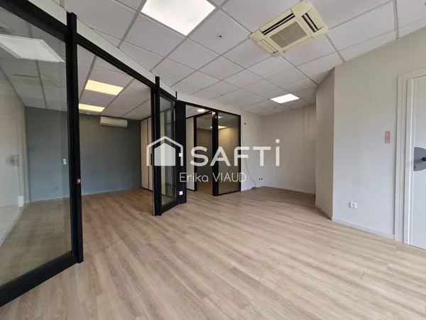 Local commercial avec une belle visibilité