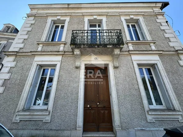 Dans le centre ville de Périgueux Maison Bourgeoise de 190m² avec terrasse et garage