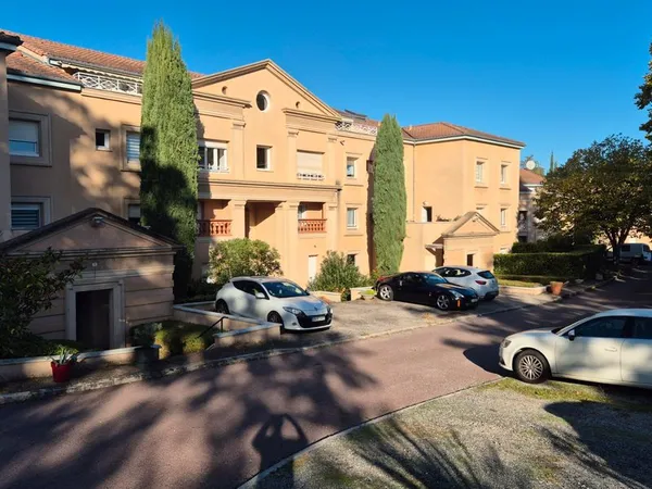 Studio Meuble dans belle Residenxe