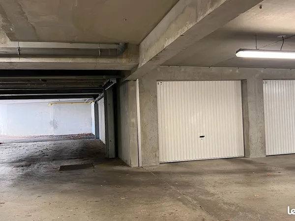 Garage dans sous sol résidence sécurisée