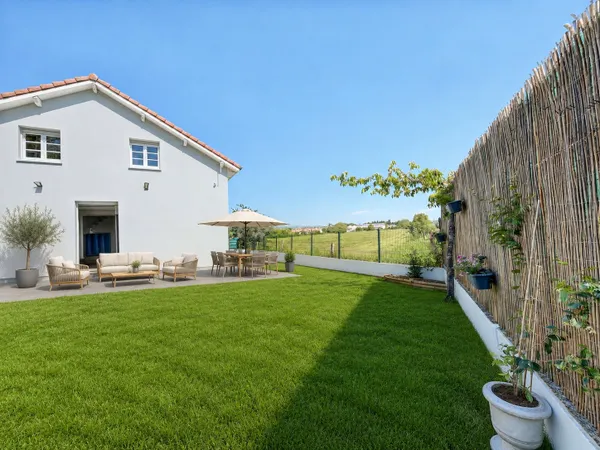 Maison individuelle de 260 m2 de surface totale avec sous-so