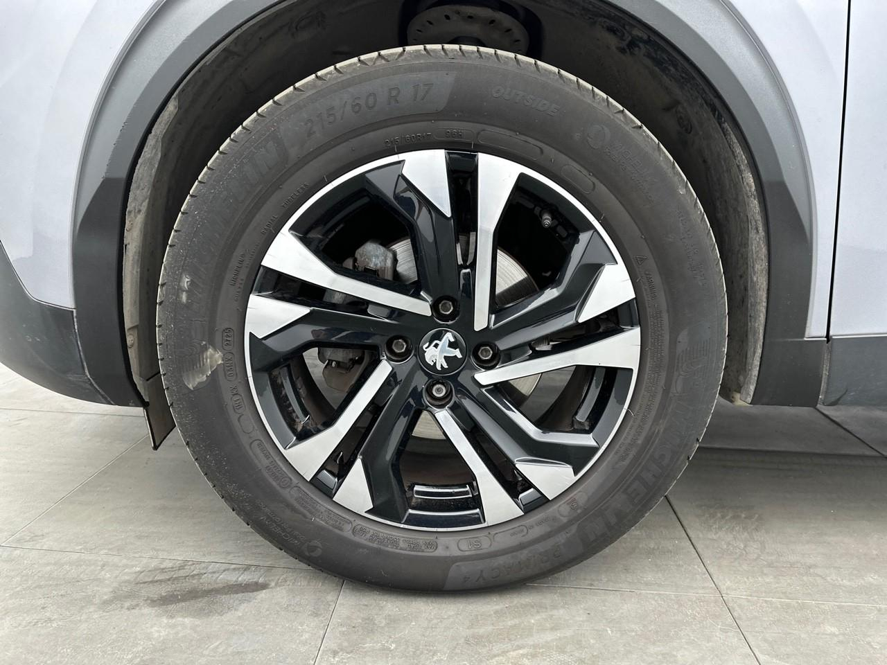 Peugeot 2008 puretech 130 s&s eat8 allure pack — photo 14