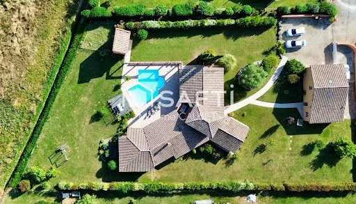Maison 8 pièces 267 m²