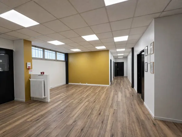 Bureau 450 m²