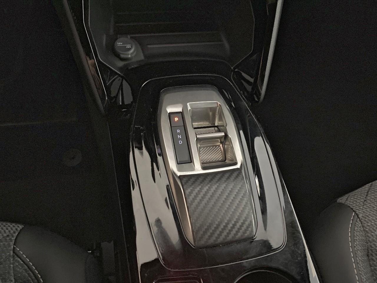 Peugeot 2008 hybrid 145 ch e-dcs6 allure — photo 17